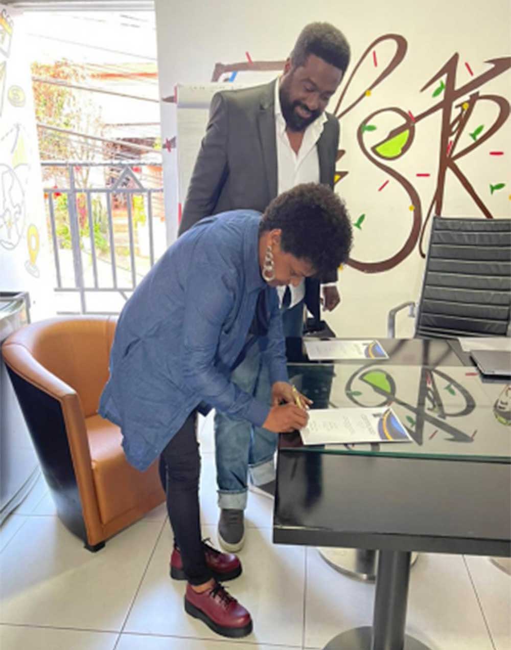 Marcia Roque (MR)and Paulo César de Melo Ladeira Junior (PCM)